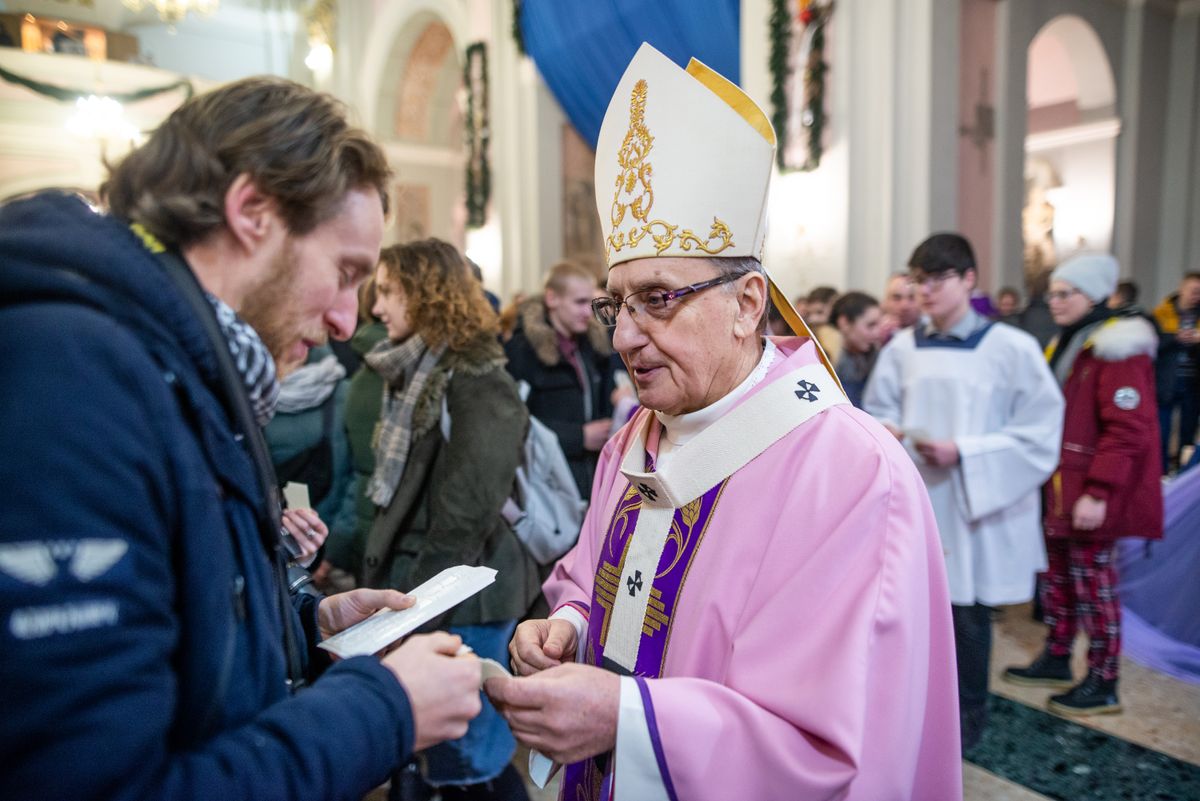 Gaudete Sunday in Minsk Cathedral with Metropolitan Archbishop Tadevuš Kandrusievič (2019) - Catholic Stock Photo