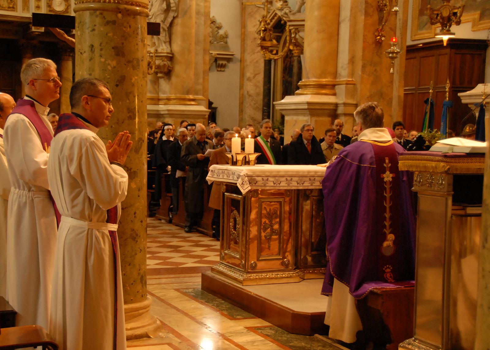 Soldiers celebrate Mass with Italians in Vicenza - Catholic Stock Photo